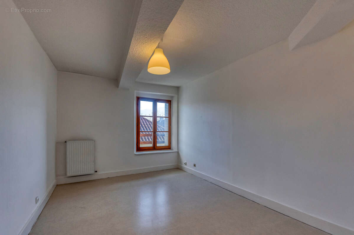 Appartement à SAINT-NAZAIRE-LES-EYMES