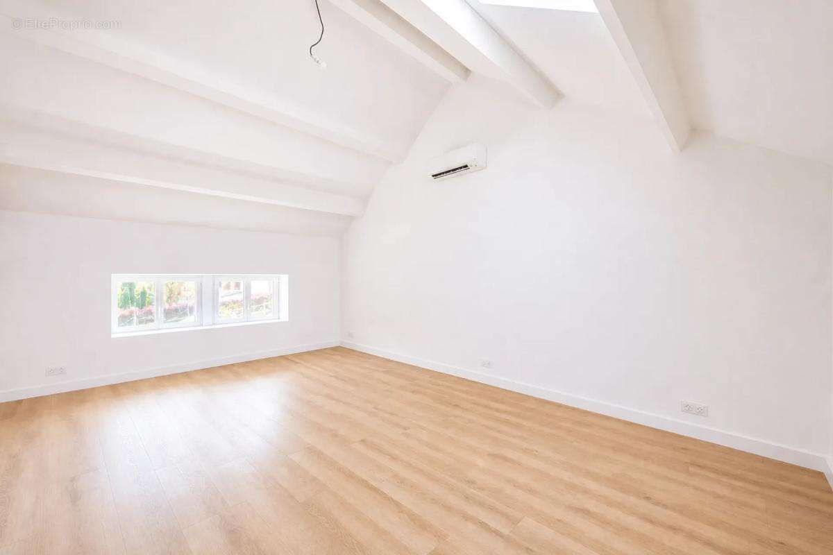 Maison rénovée de 192 m² à Neauphle-le-Vieux - photo 13