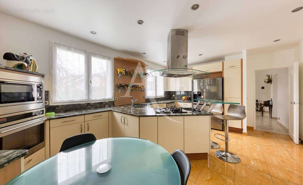 Maison à OZOIR-LA-FERRIERE