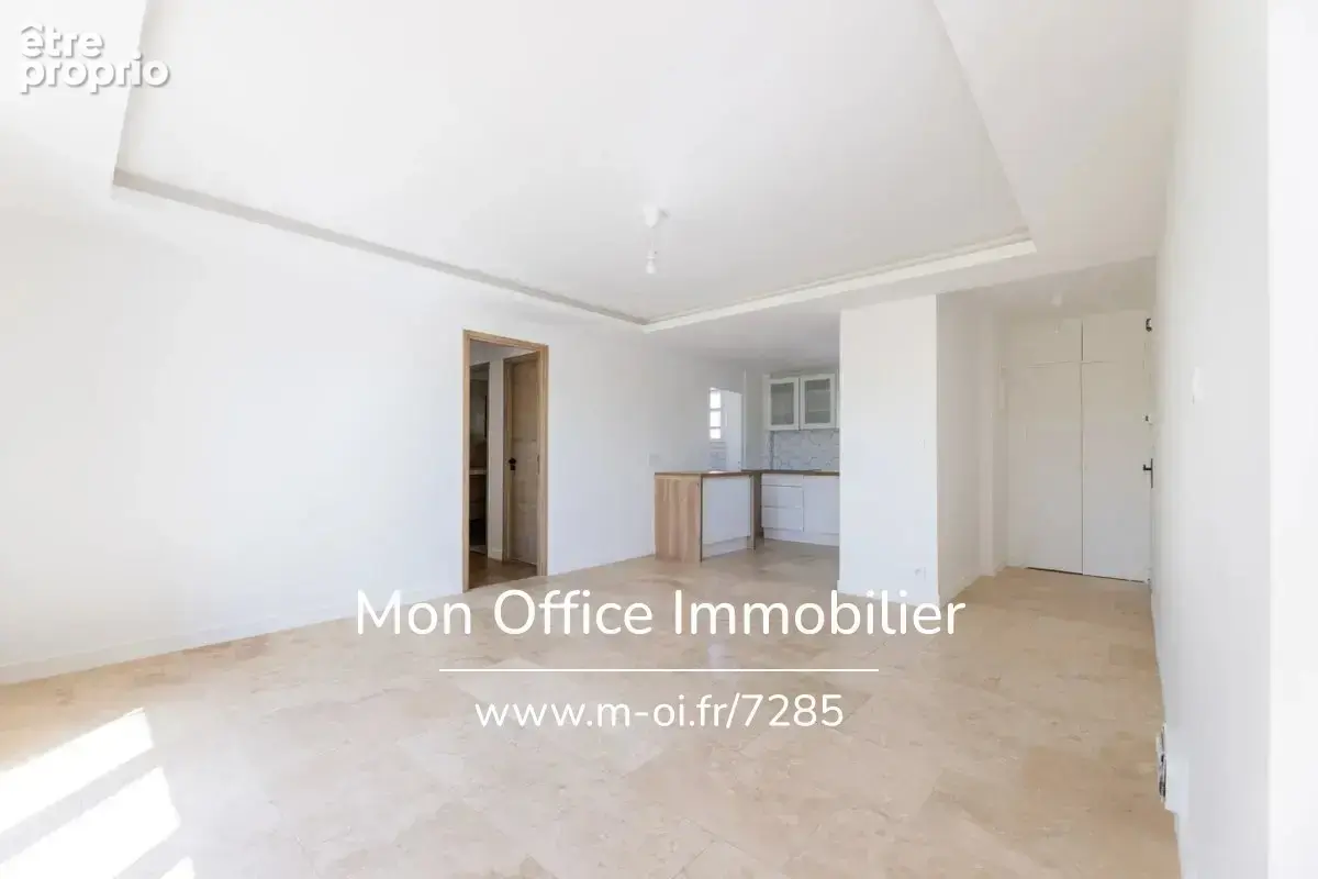 Référence : 7285-NAM - Appartement 4 pièces balcon cave et parking - photo 2