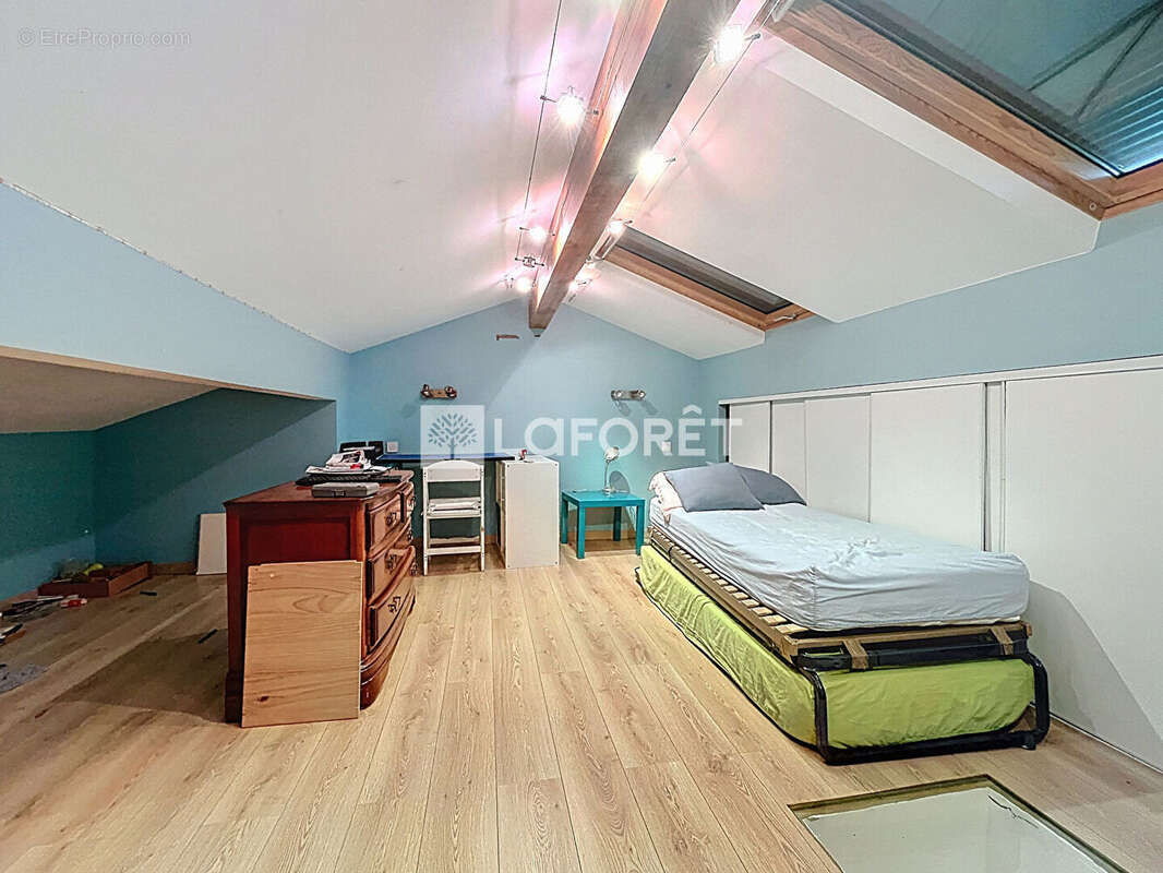 RARE !! Belle Maison pierre145m²-Gd Jardin plein sud -dépendance - photo 8