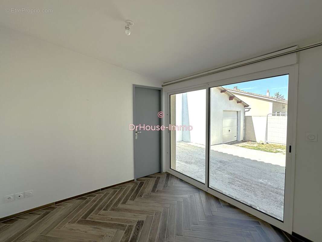 Maison 104 m² à Ruelle-Sur-Touvre  - photo 4