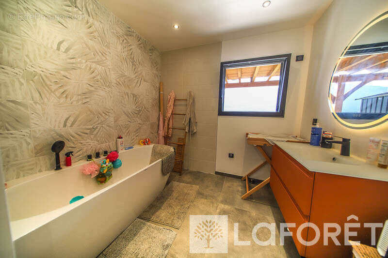 Maison à CHATEAUROUX-LES-ALPES