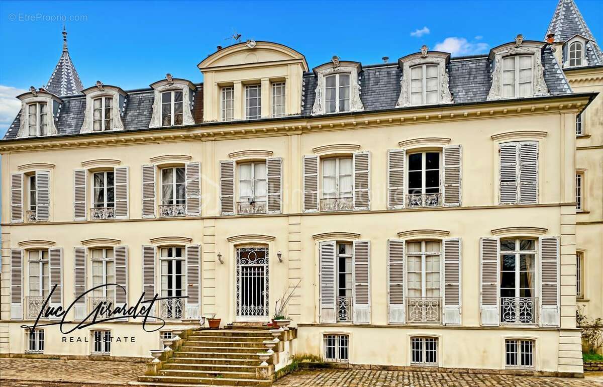 Maison à COULOMMIERS