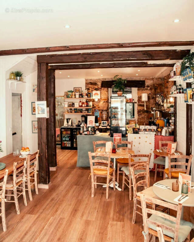 A vendre fonds de commerce 70 m2 restaurant sur place et a emporter idealement situe au coeur du quartier du mourillon a toulon  - photo 2