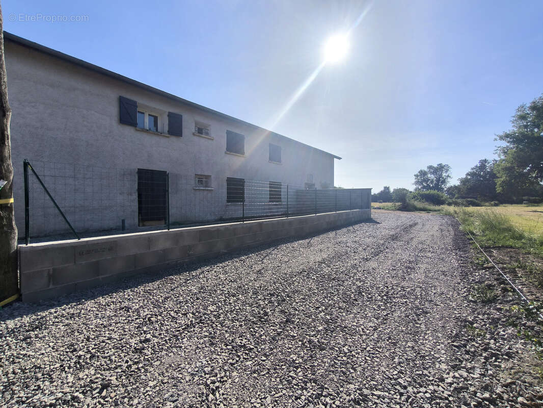 Maison à VEAUCHE