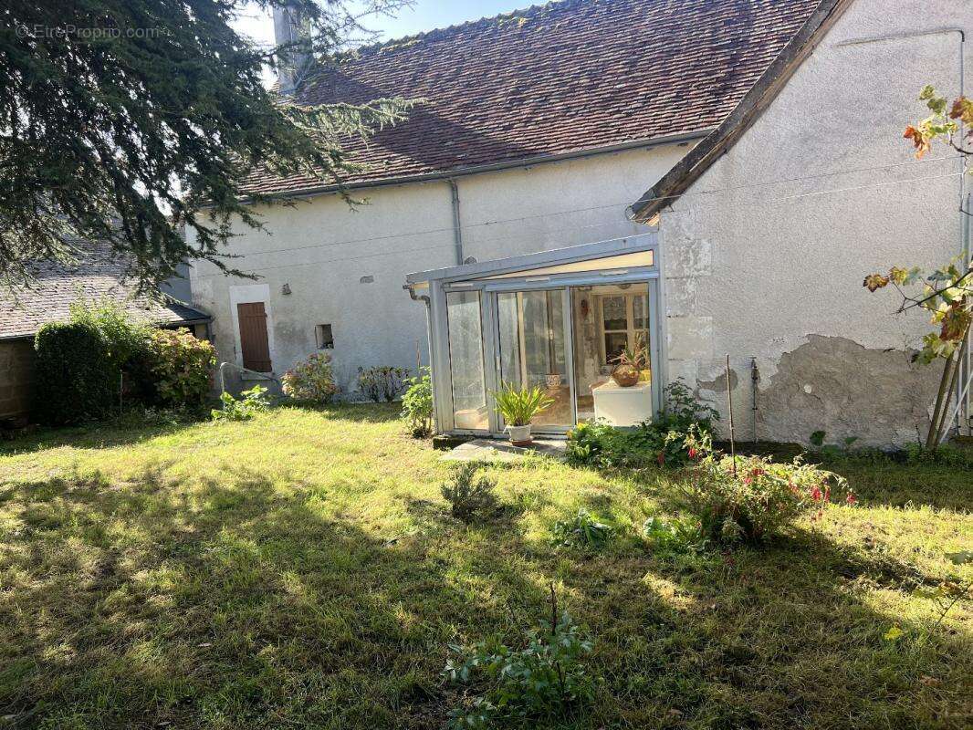 Maison à AZAY-LE-FERRON