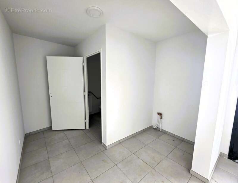 Dpt Charente Maritime (17), à vendre DOLUS D'OLERON Emplacement N°1 Local commercial Neuf - Plain pied de 35,20m² - photo 7