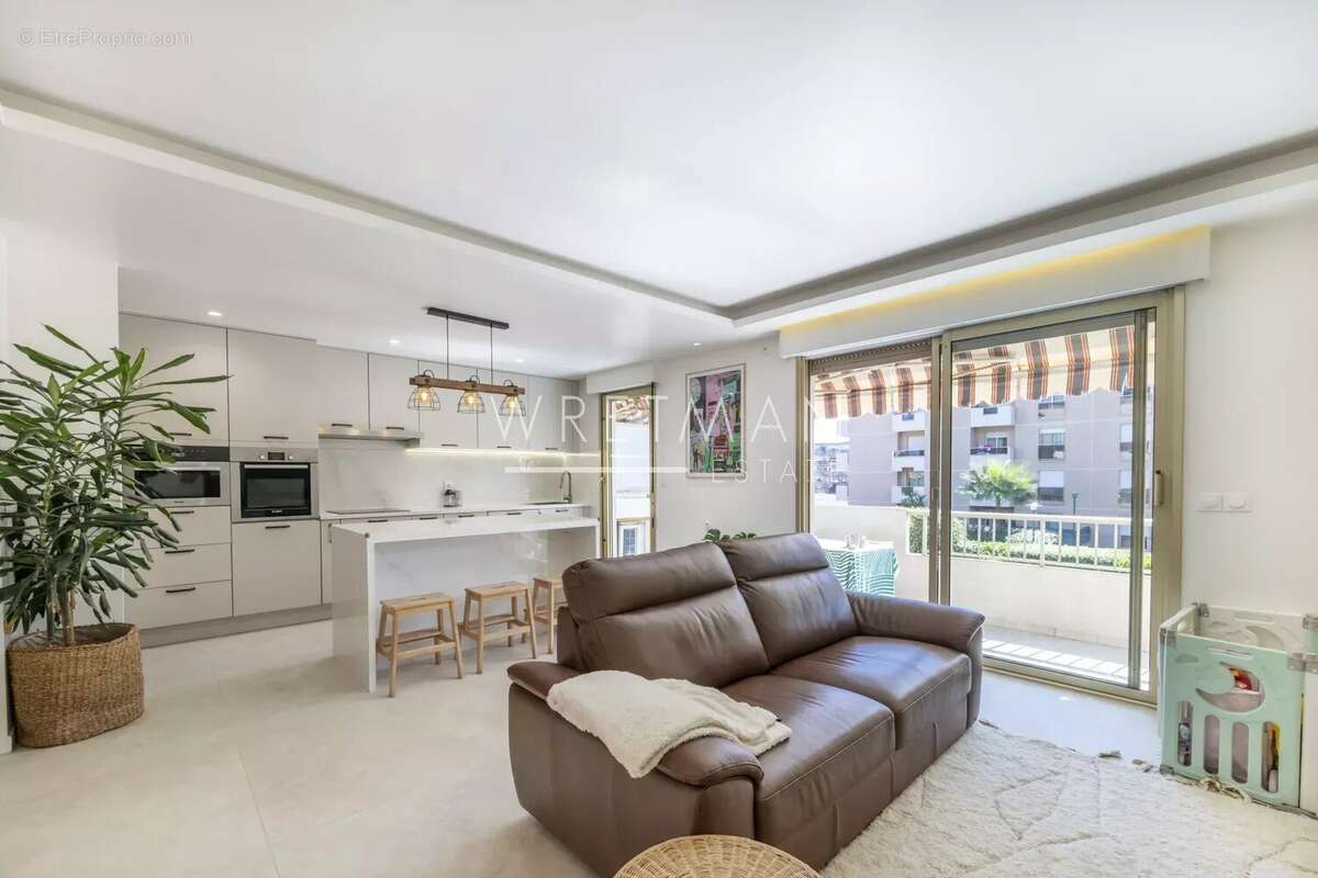 Appartement à SAINT-LAURENT-DU-VAR