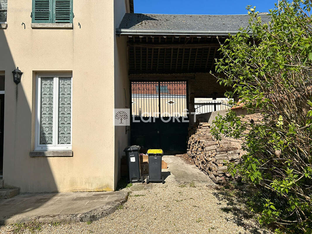 Maison à YEVRE-LA-VILLE
