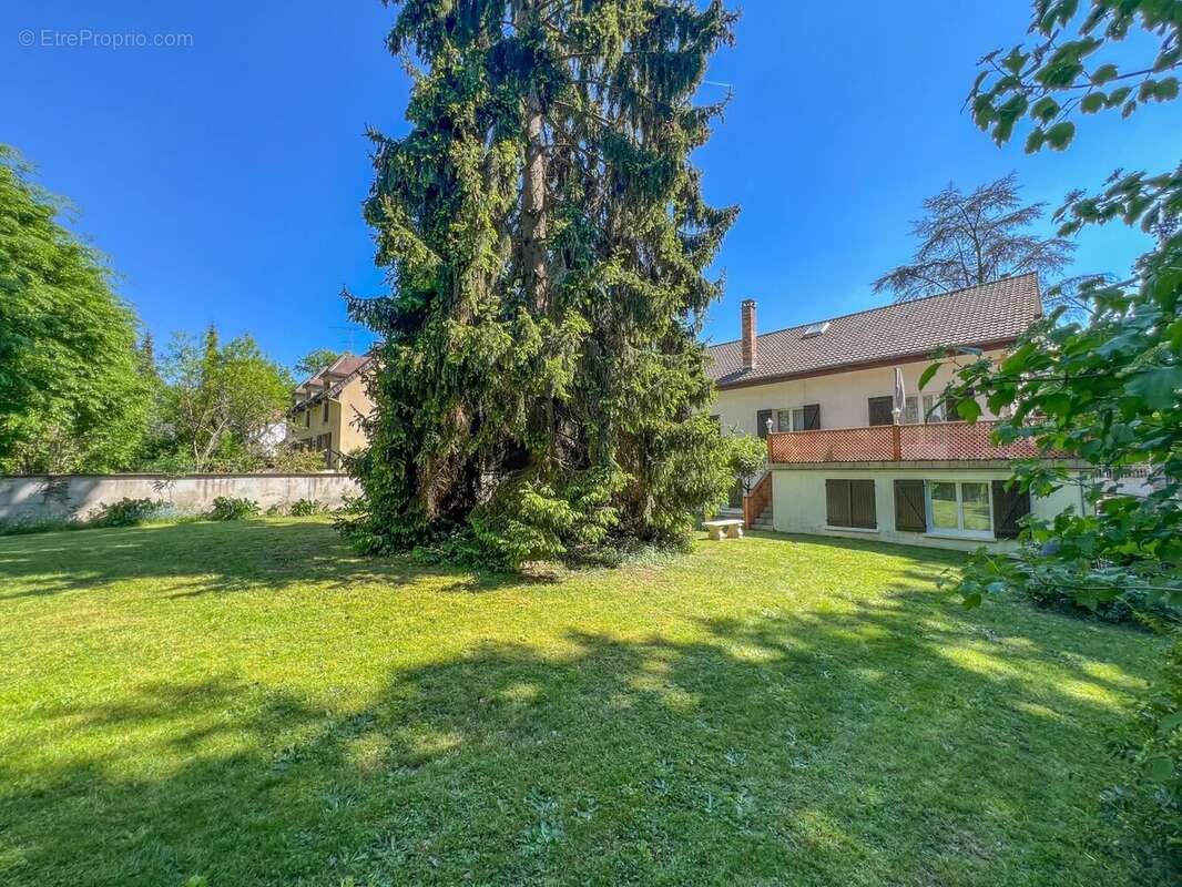 Maison à LE MESNIL-SAINT-DENIS