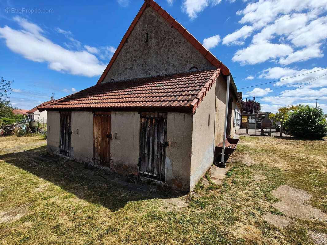 TREVOL   Maison type longère 114 m2 avec dépendances sur 2 455 m2 de terrain - photo 15