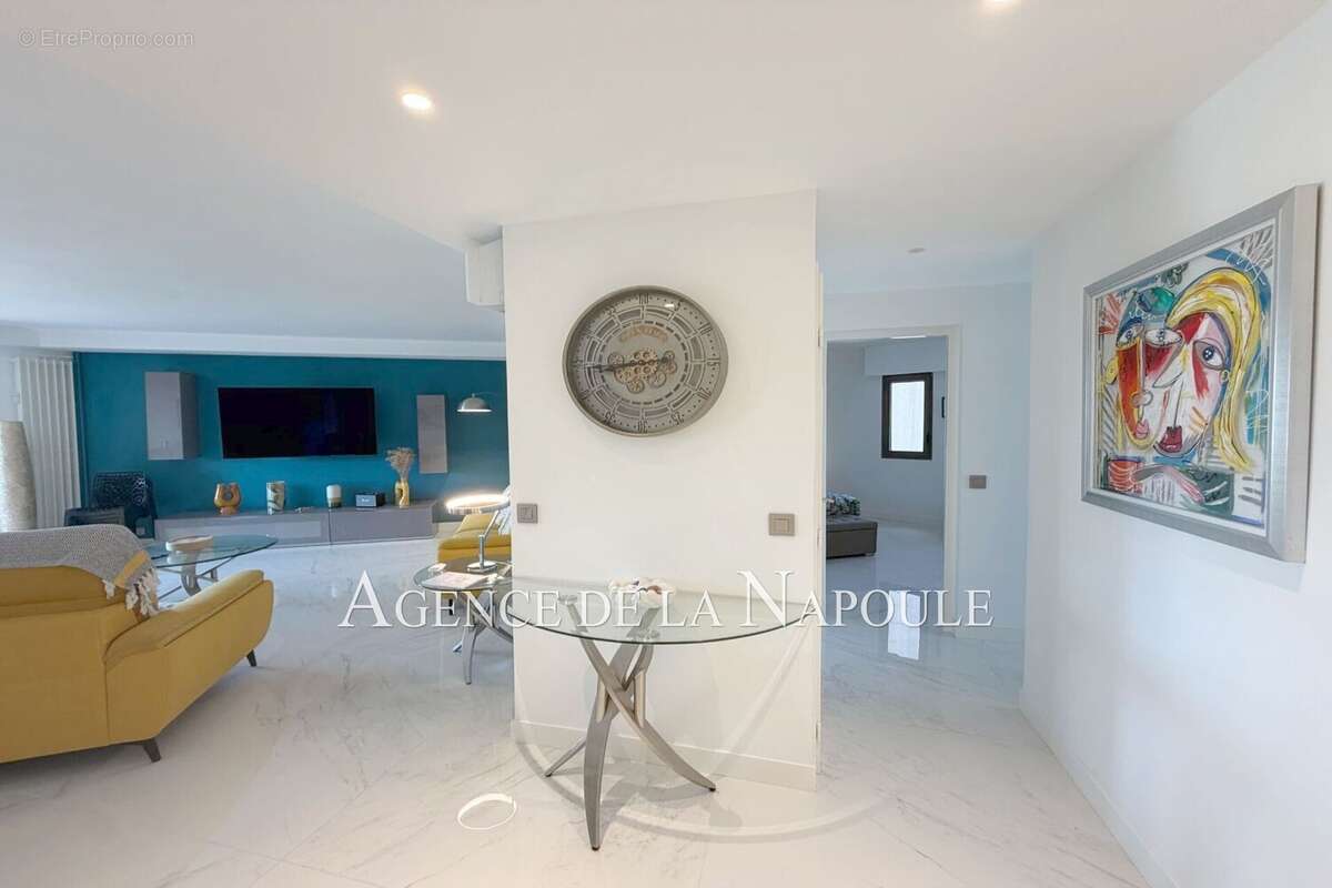 Appartement à MANDELIEU-LA-NAPOULE