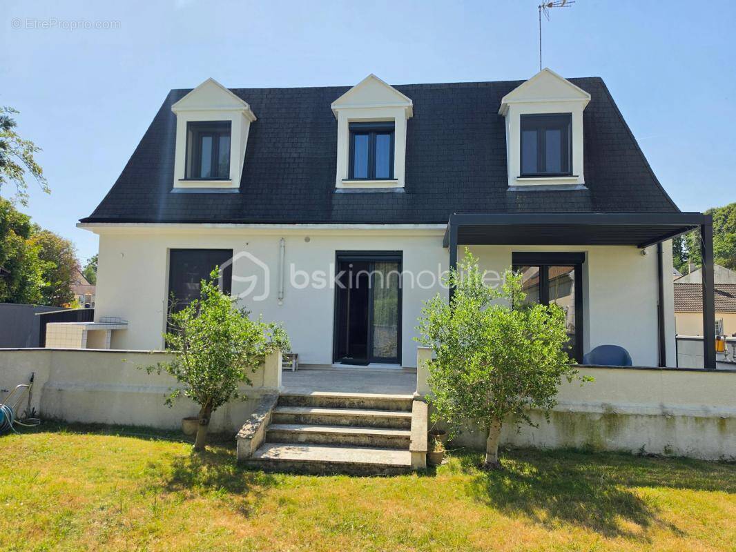 Maison à COUBRON