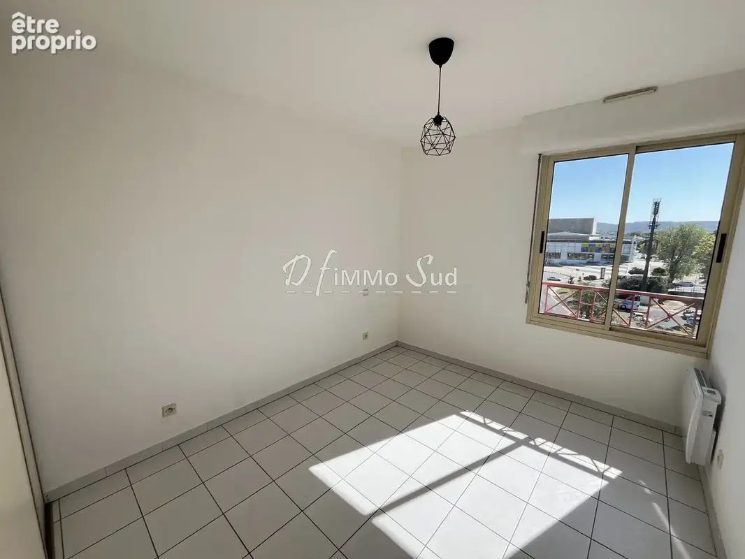 Appartement type t5 - quai victor hugo - terrasse - parking couvert - ascenseur - photo 11