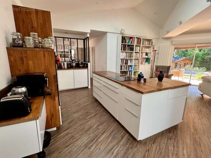 Maison familiale de plain-pied de 150 m², au fond d’une impasse, sans vis-à-vis et au calme - photo 7