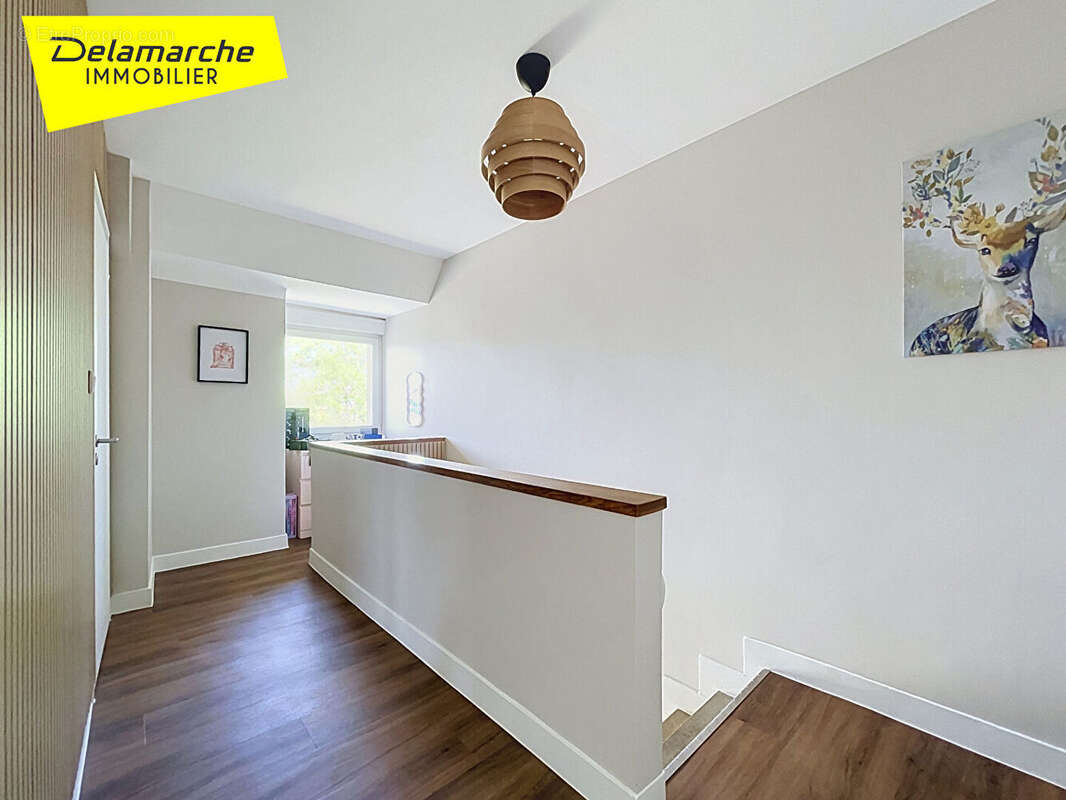 A VENDRE A  AVRANCHES (50300)  Maison de centre ville PLACE PATTON entièrement rénovée ,5 pièces , 4 chambres , Jardin ,Terrasse - photo 15