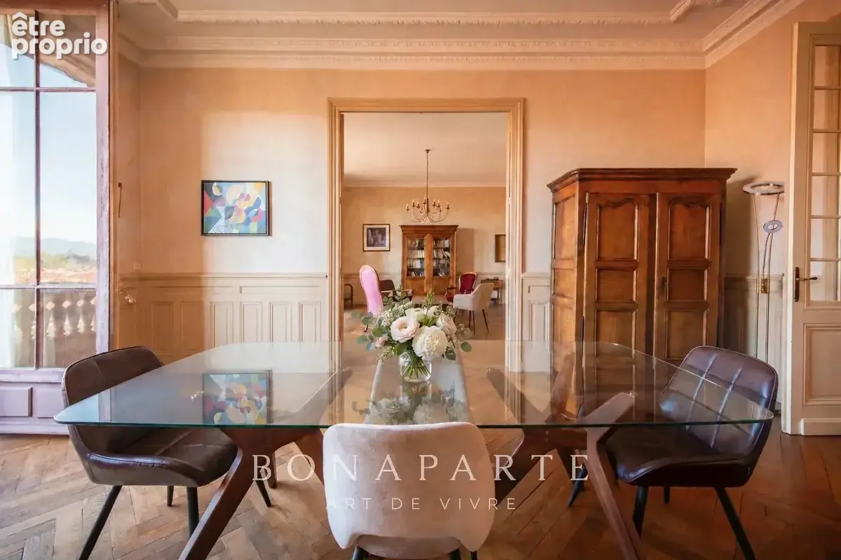 Élégant appartement haussmannien au cœur de Roanne - photo 2