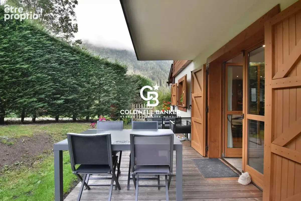 Appartement T3, 2 chambres avec terrasse et jardin privatif - Chamonix secteur Les Bossons - photo 9