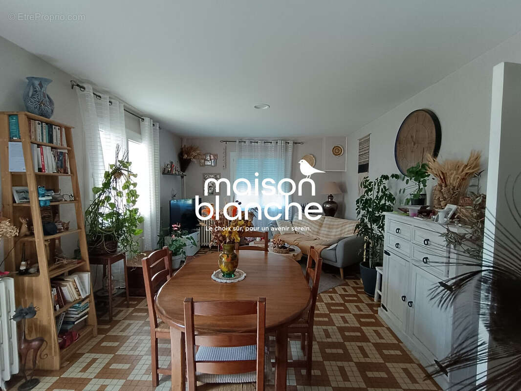 Maison à COUTRAS