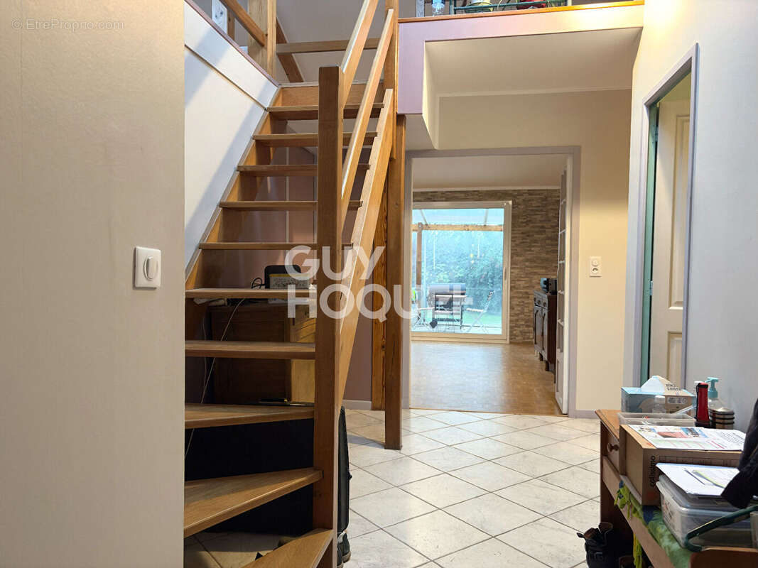 Maison à SAINT-PIERRE-DU-PERRAY