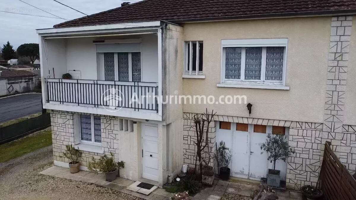 Maison à SAINT-ASTIER