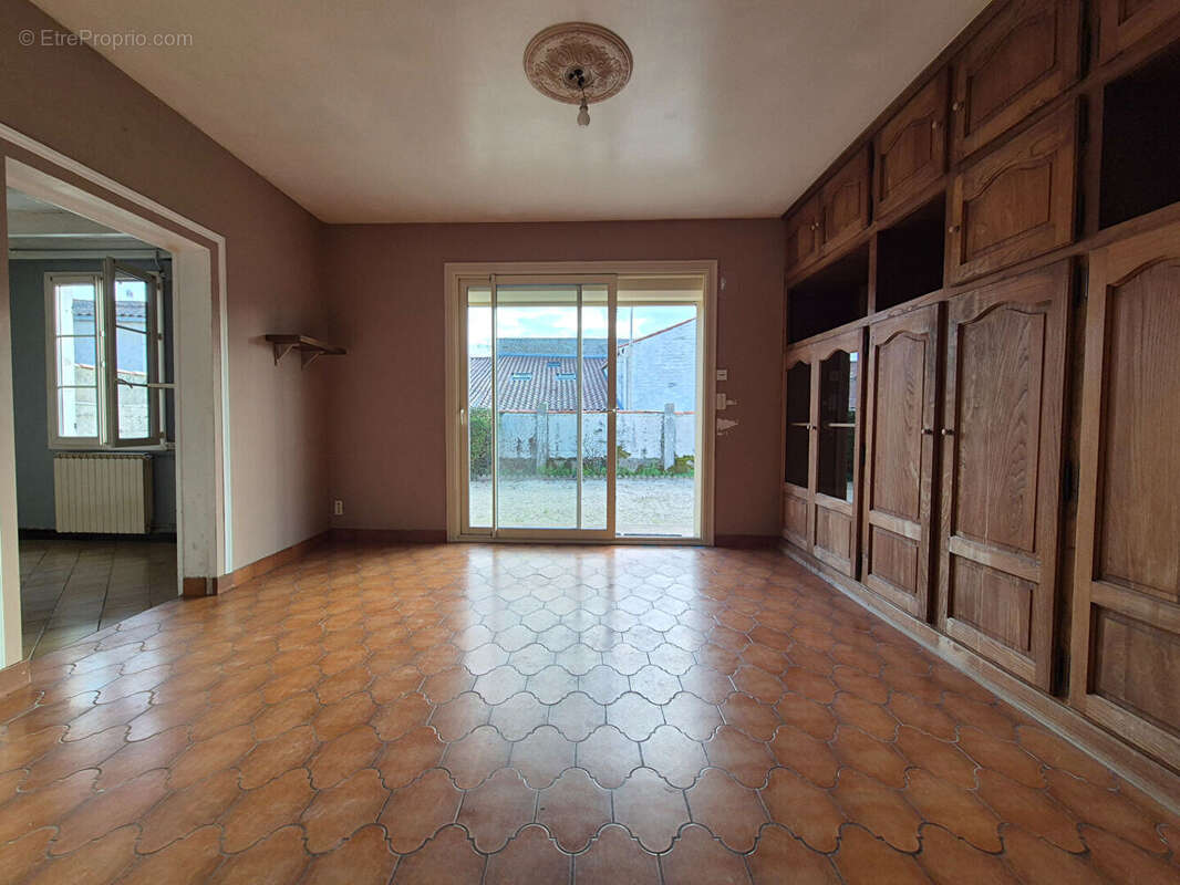 Maison à SAINT-SATURNIN-DU-BOIS