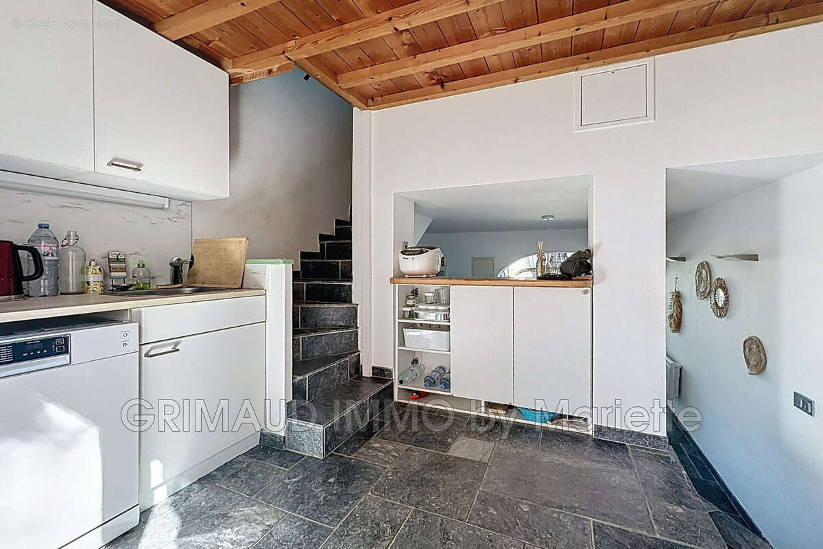 Maison 56 m² à Cogolin  - photo 8