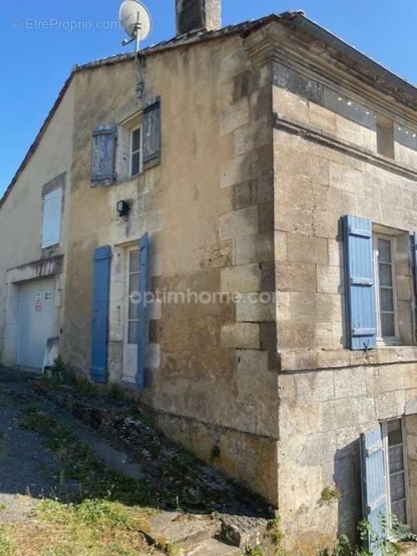 Maison à VILLEBOIS-LAVALETTE