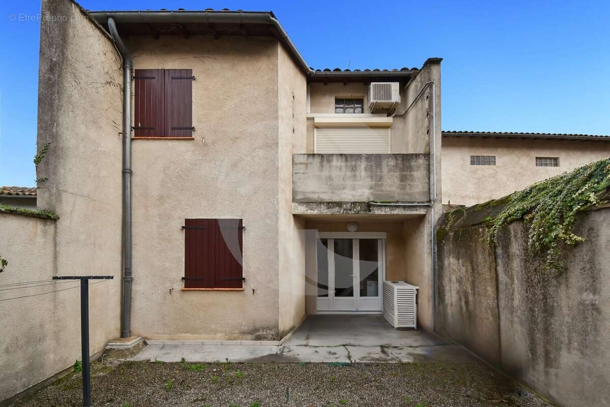 Appartement à NEGREPELISSE