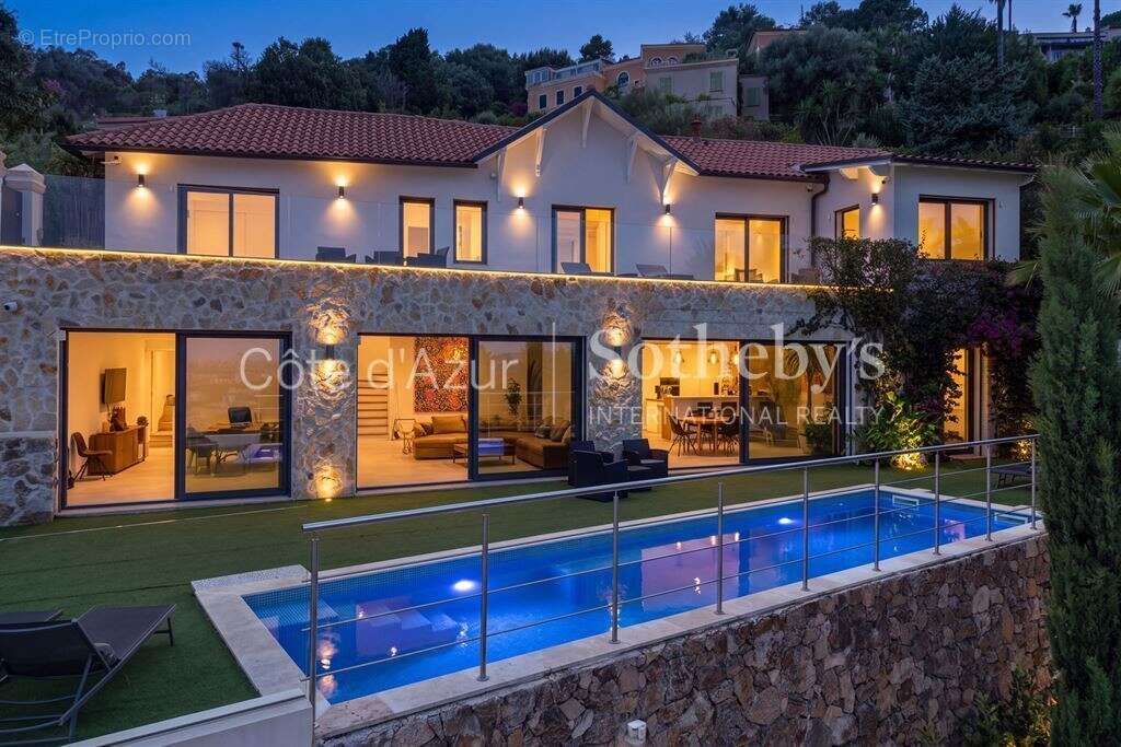 Villa contemporaine rénovée avec vue panoramique mer et Cap d’Antibes - photo 17