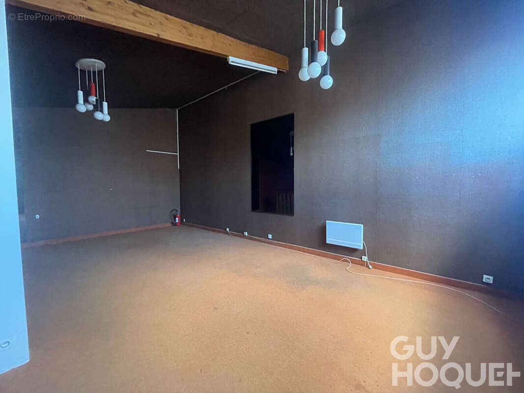 Commerce à JAUNAY-CLAN