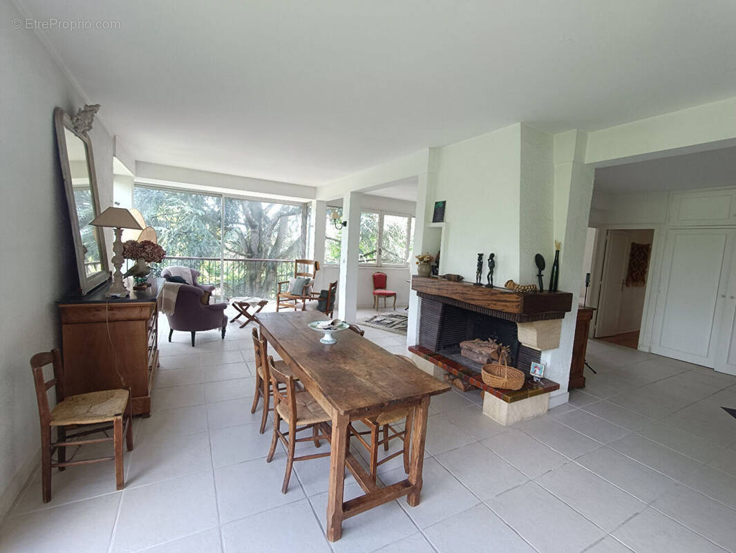 Appartement à FONTENAY-LE-FLEURY
