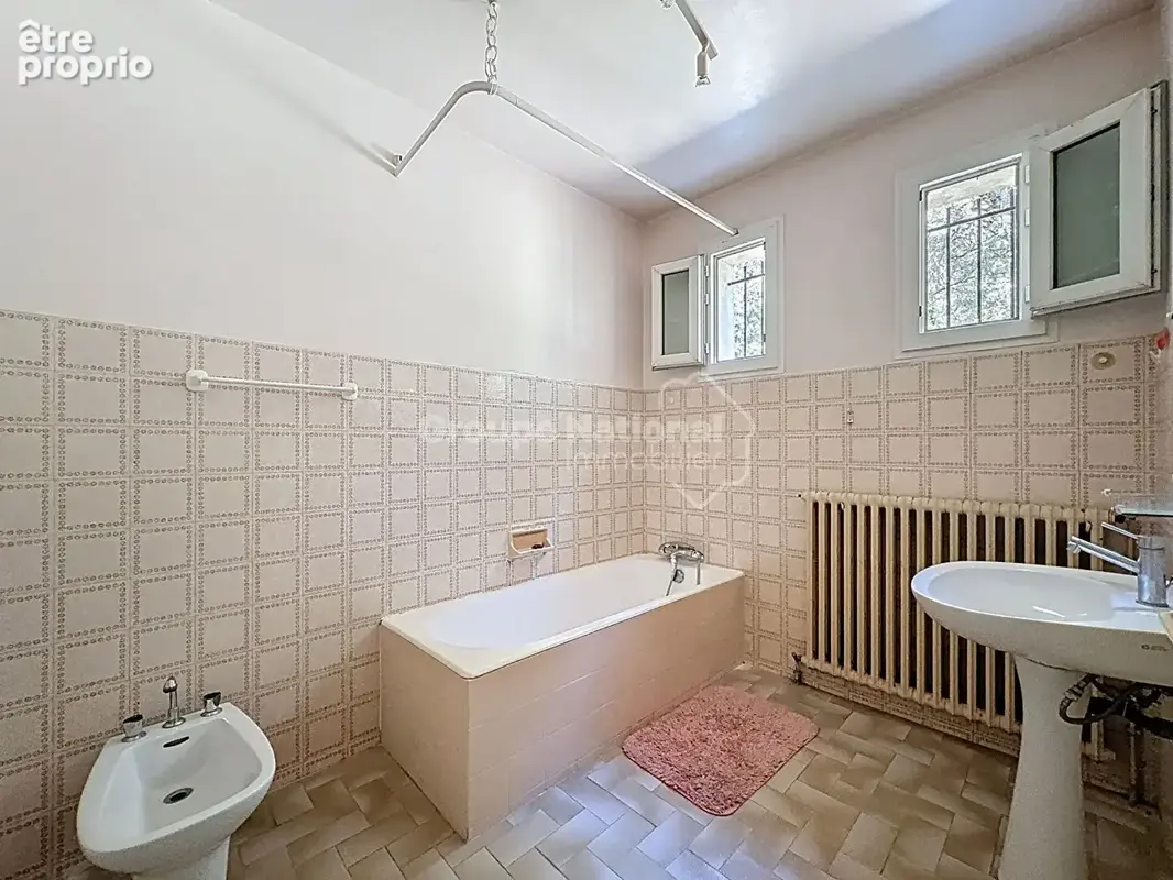 Maison 7 chambres ? dpe b ? 2 appartements possibles ? grand garage ? terrain piscinable - photo 7