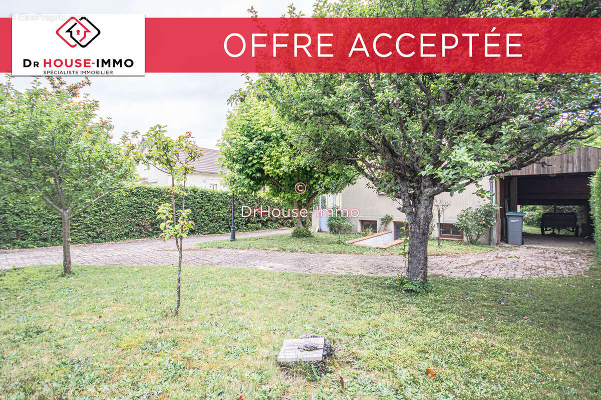 Maison à FOLLAINVILLE-DENNEMONT