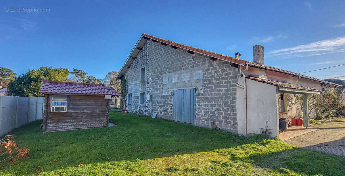 Maison à VENDAYS-MONTALIVET