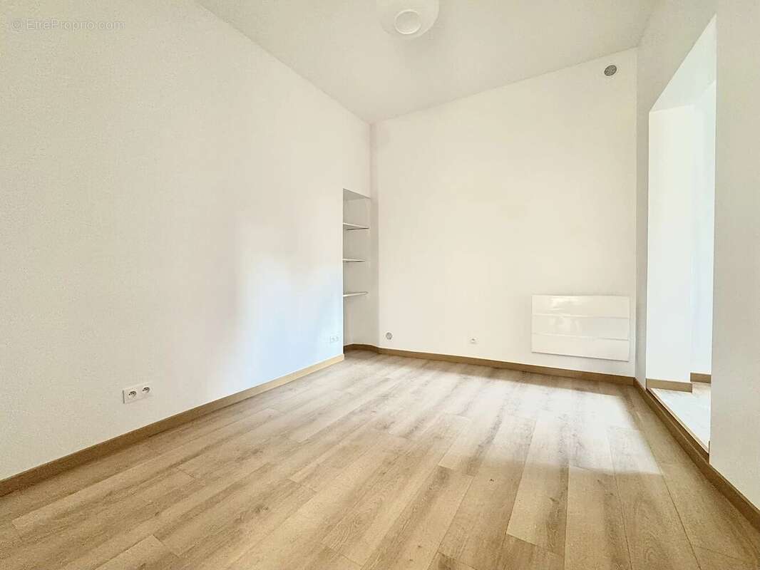 Appartement à SAINT-LAURENT-DU-VAR