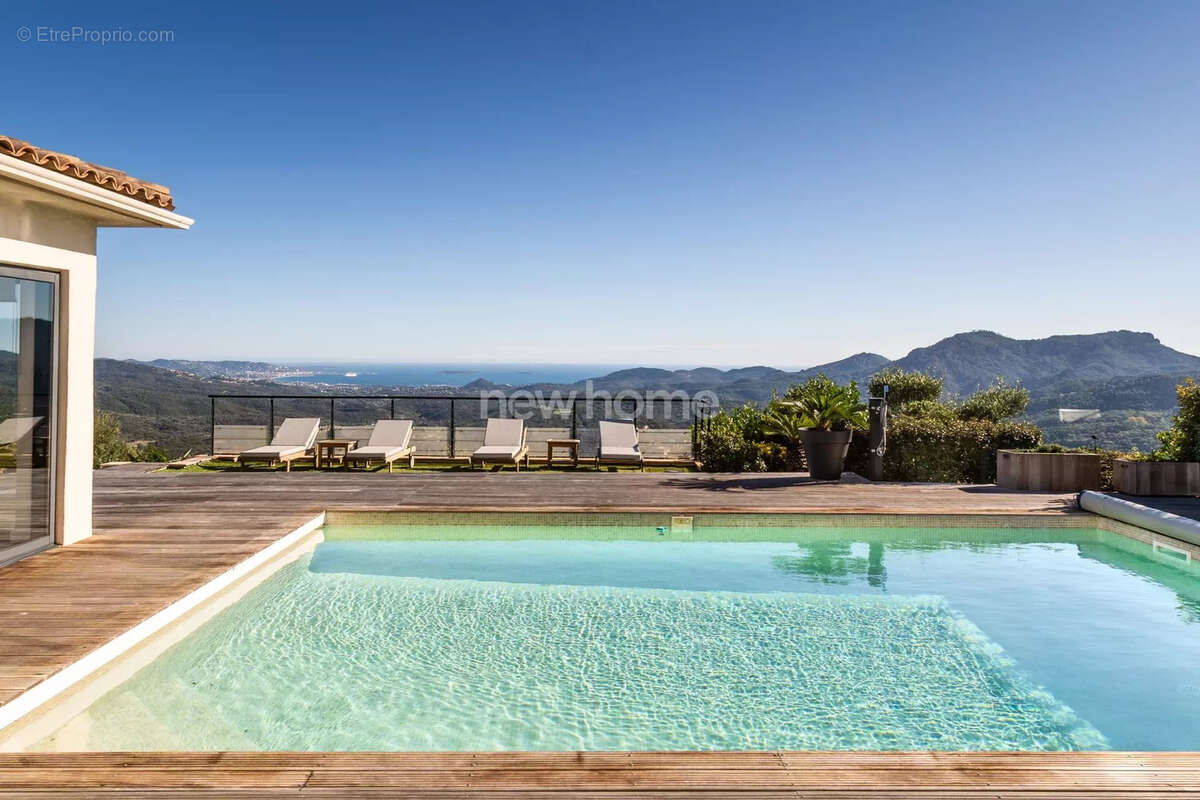 Maison à LES ADRETS-DE-L'ESTEREL
