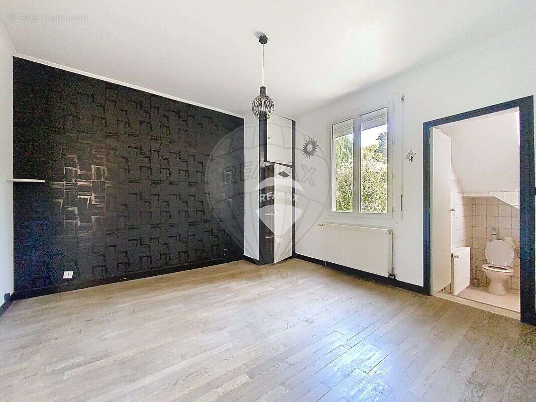 Maison à VILLENEUVE-SUR-YONNE