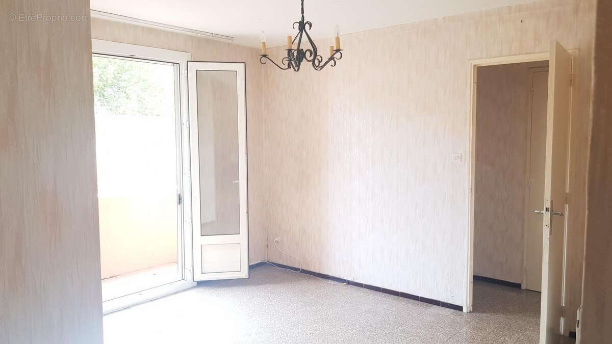 Appartement à PORT-SAINT-LOUIS-DU-RHONE