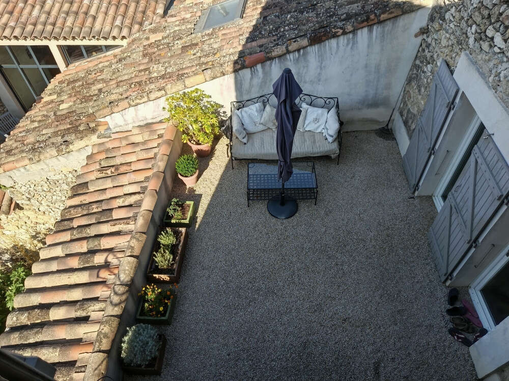 Maison de village de 160 m2  avec cour et terrasse - photo 10