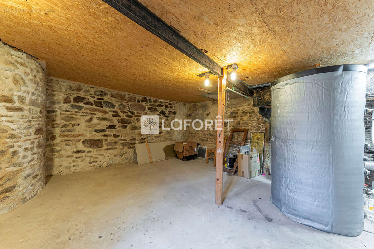 Maison à LA TOUR-DE-SALVAGNY