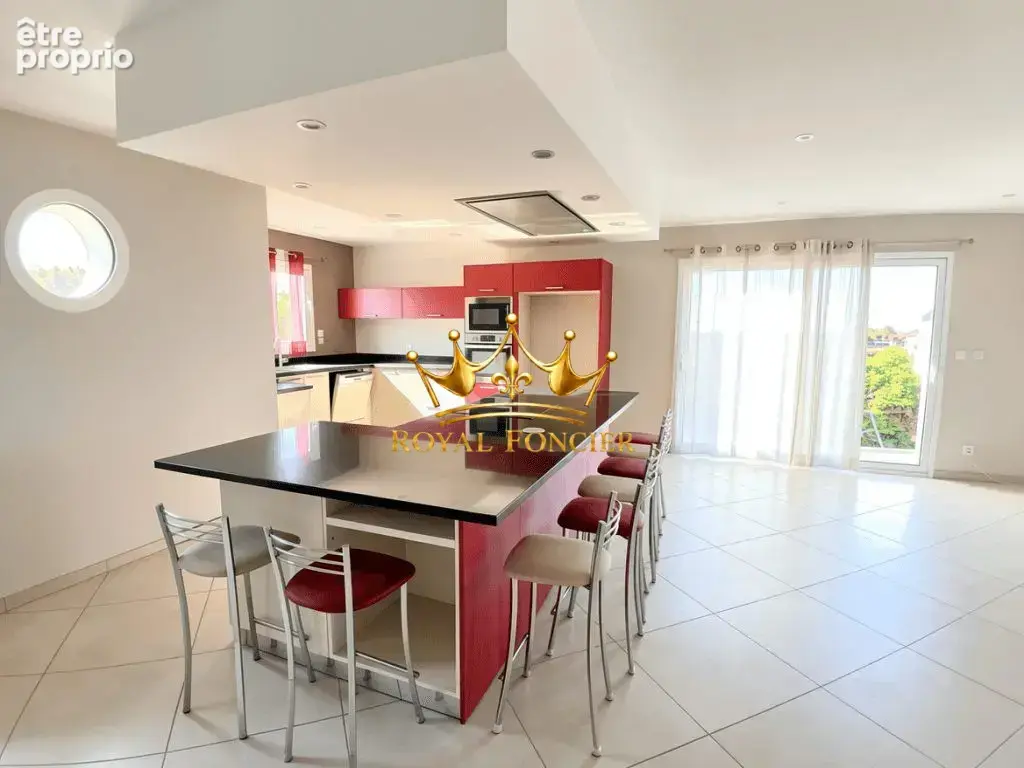 Maison 185 m² à Dange-Saint-Romain  - photo 4