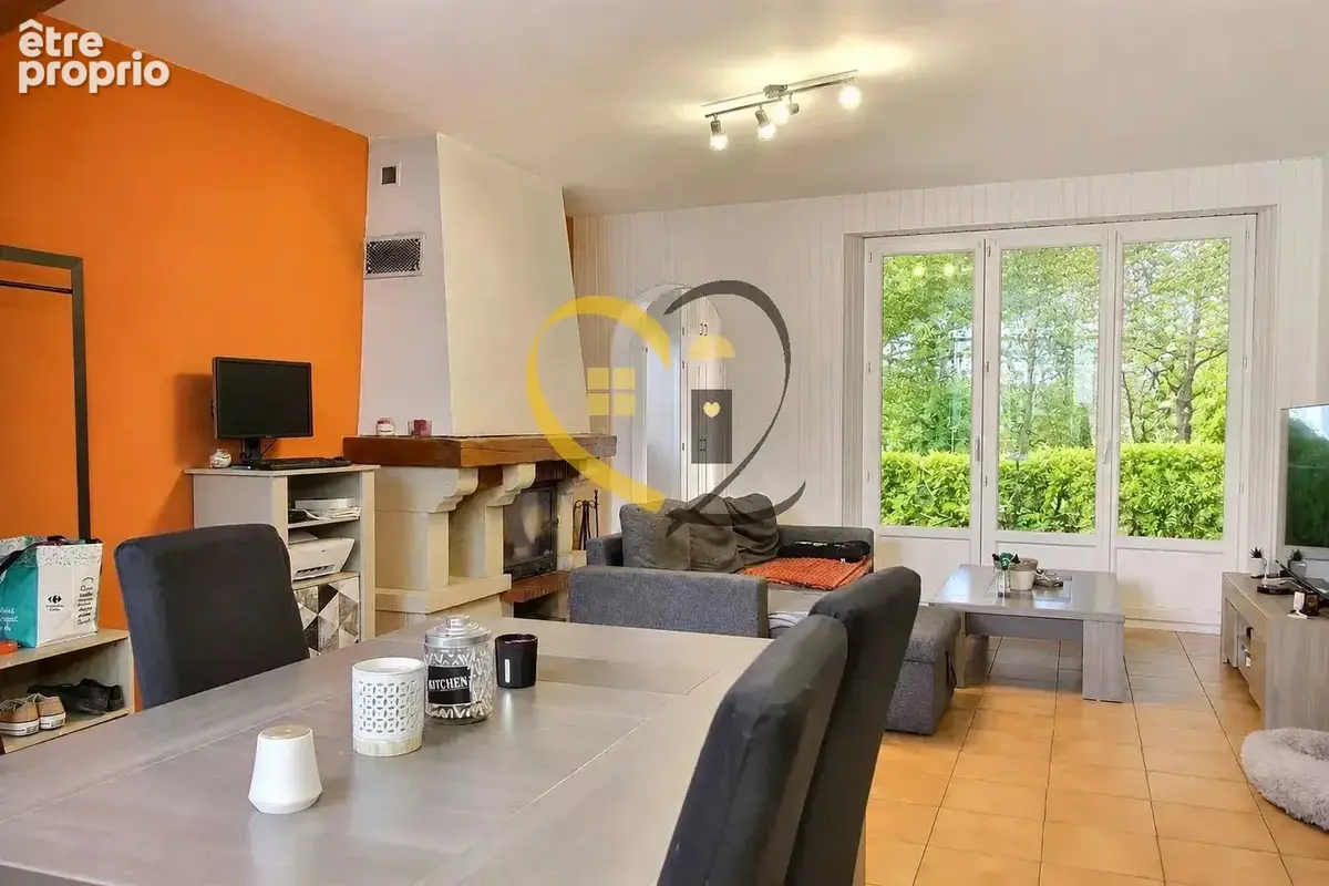 Maison de ville Mehun sur Yèvre - 137m2 - 3 chambres - véranda et jardin - photo 2