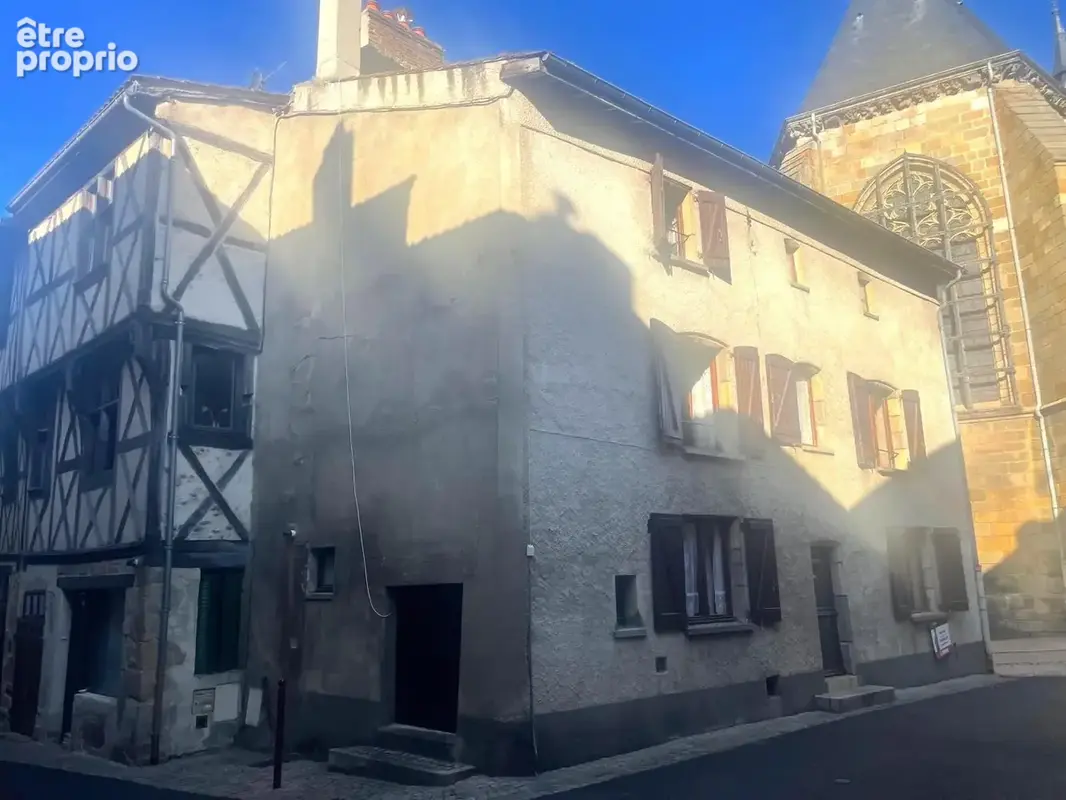 Maison à VIC-LE-COMTE