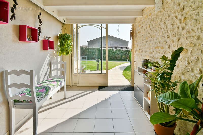 Maison à SAINT-JEAN-D'ANGELY