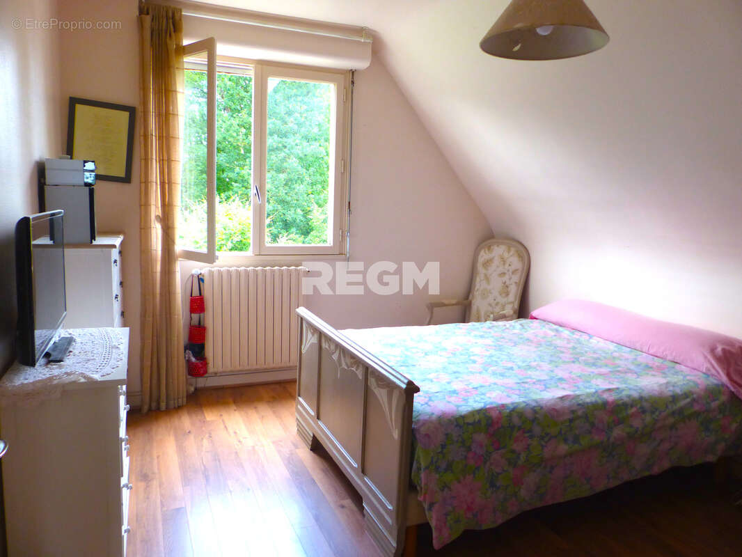 Maison familiale de 144 m2 dans un écrin de verdure, sans vis à vis - photo 10