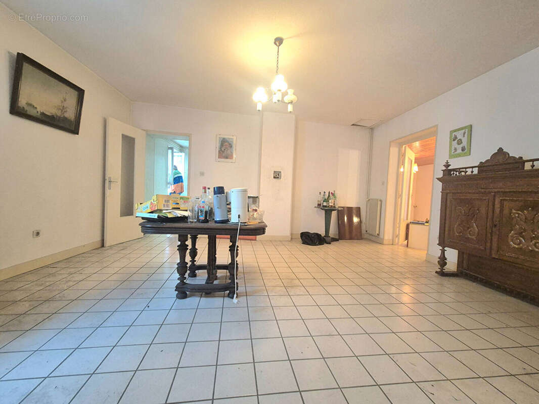 MIREFLEURS / Maison T5 de 115 M2, cour et nombreuses dépendances ! - photo 4