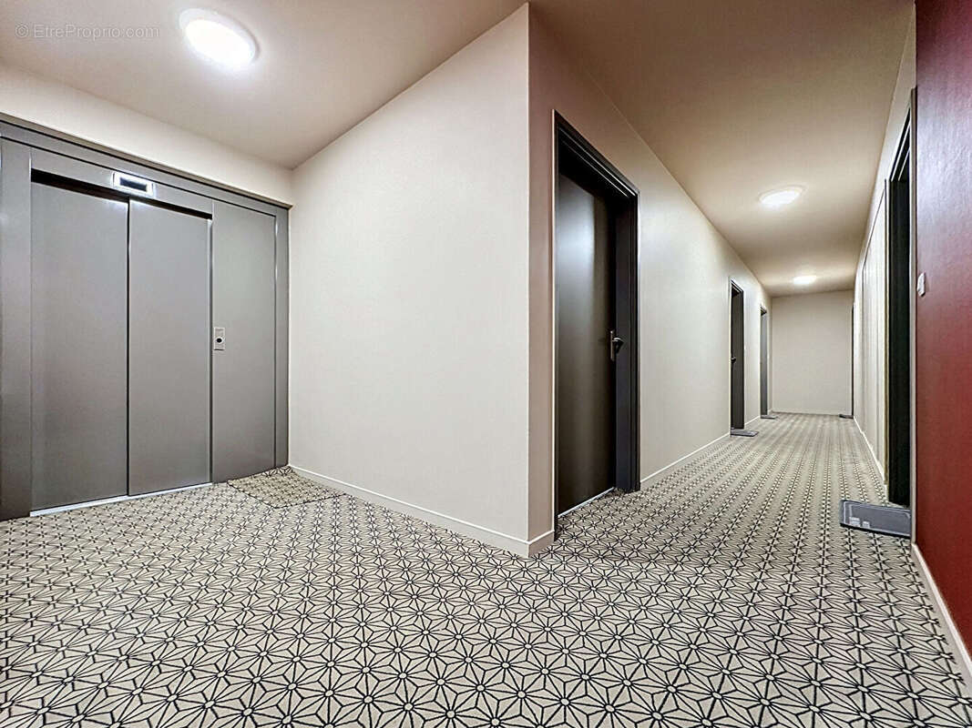 Appartement T3 récent grand balcon et garage - photo 3