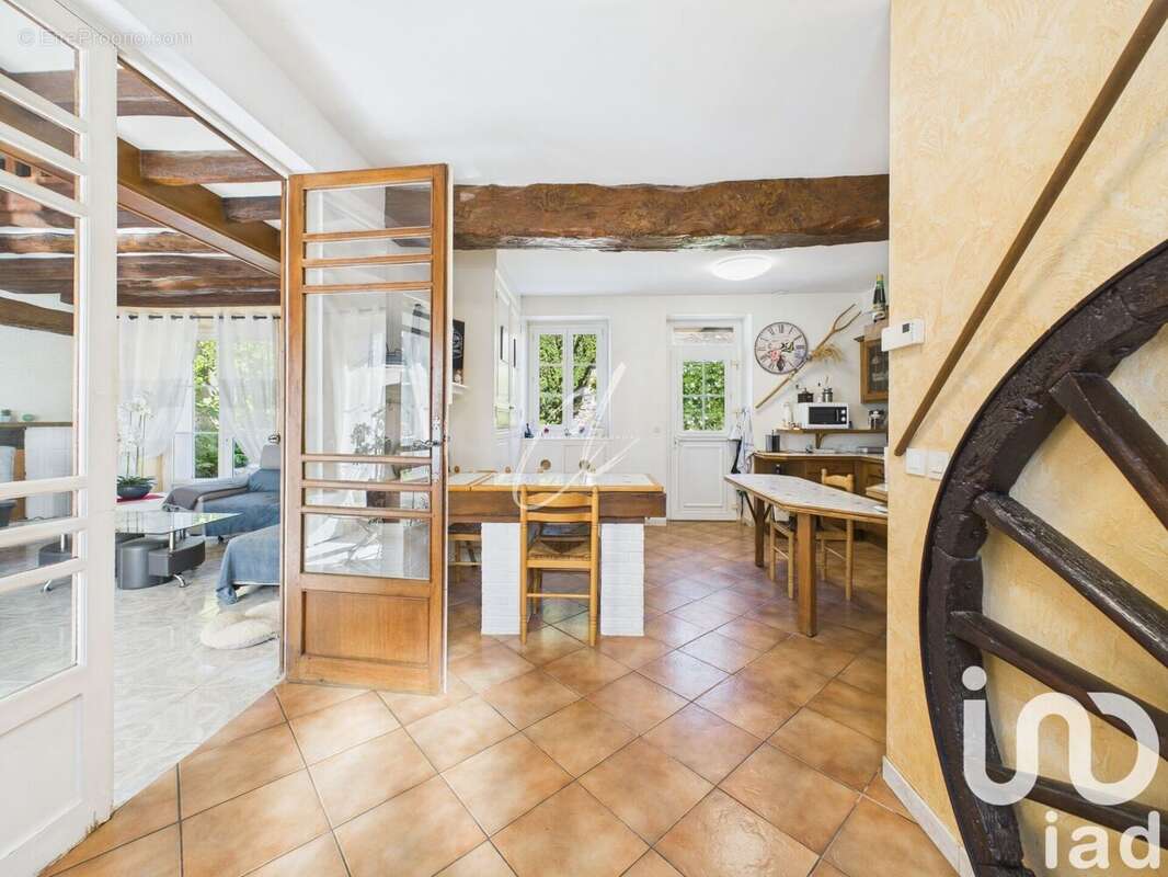 Photo 6 - Maison à VILLENEUVE-LA-GUYARD